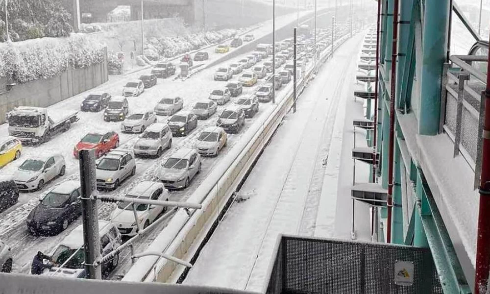 Τέξας: Ακριβώς ίδιο σκηνικό με την Αττική Οδό στα χιόνια και εγκλωβισμένους οδηγούς για ώρες